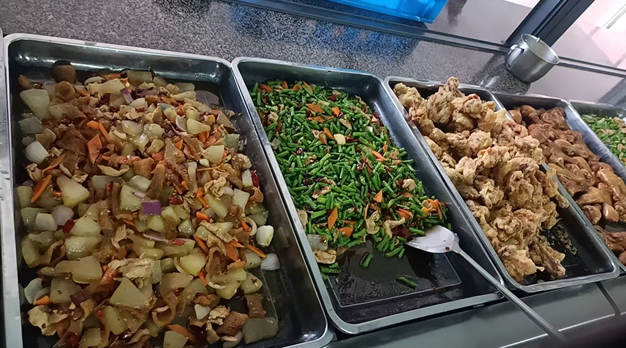 盛夏的來(lái)臨，金環(huán)電器關(guān)懷工人飲食