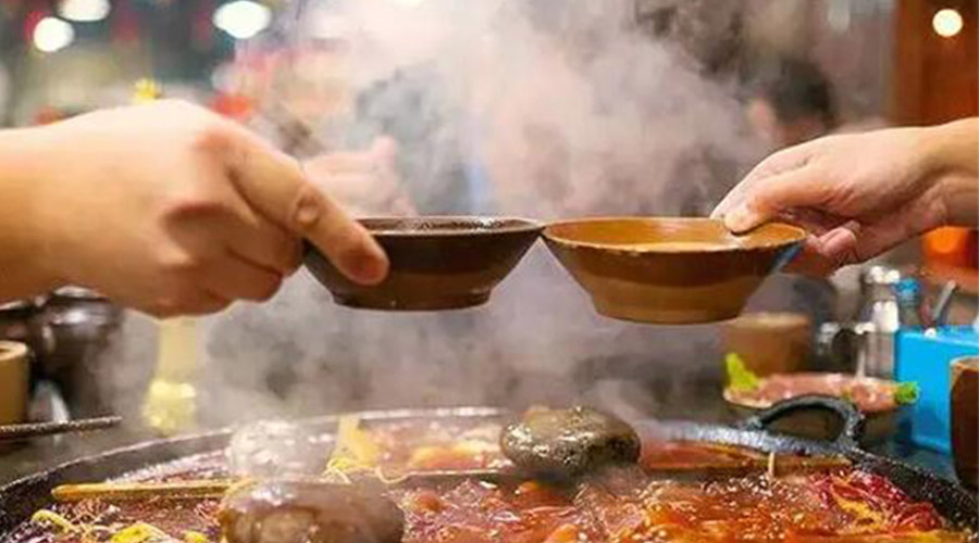 冬天火鍋團(tuán)建引來一身火鍋味  衣物烘干機(jī)化解職場(chǎng)尷尬！