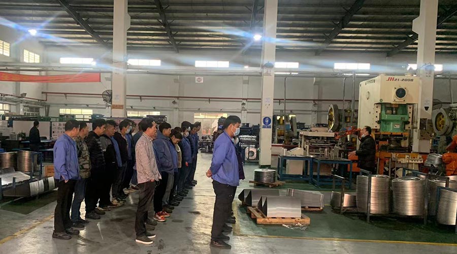意氣奮發(fā)！金環(huán)電器沖壓車間組織人員開展例行早會
